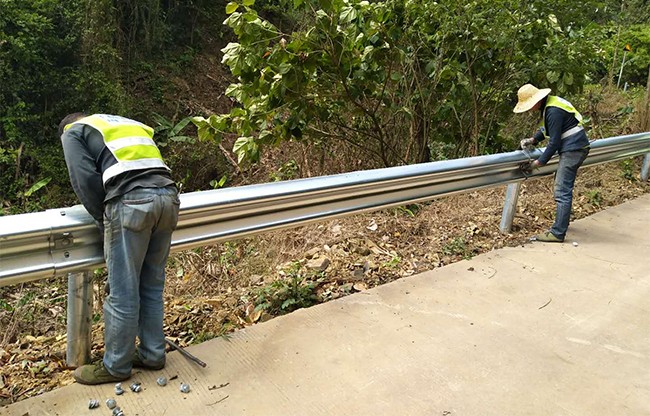 濮阳高速公路护栏的定期维护与保养