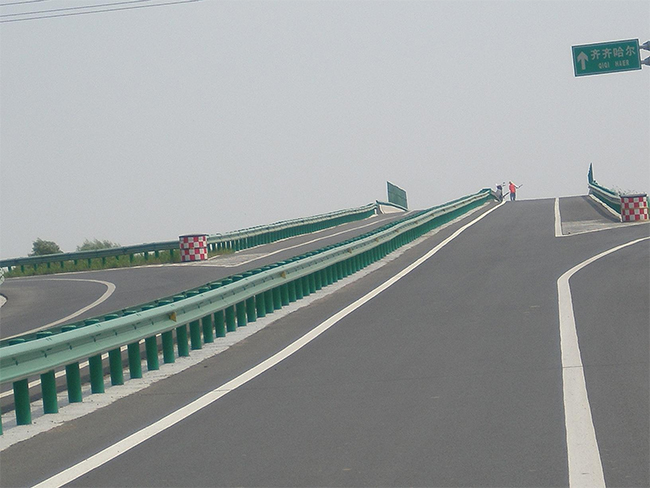 濮阳高速公路护栏的材质与规格